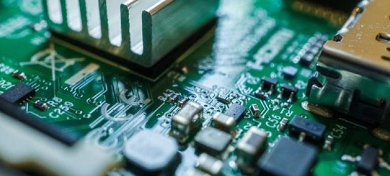 advantages of surface mount technology